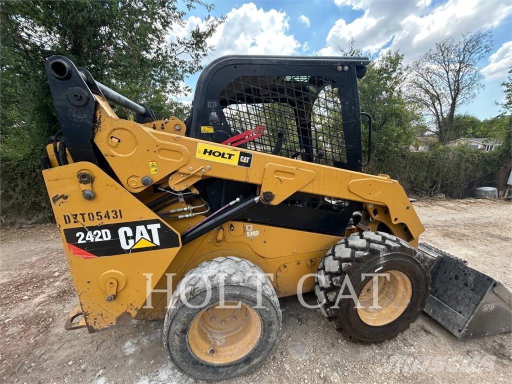 CAT 242D Liukuohjatut kuormaajat