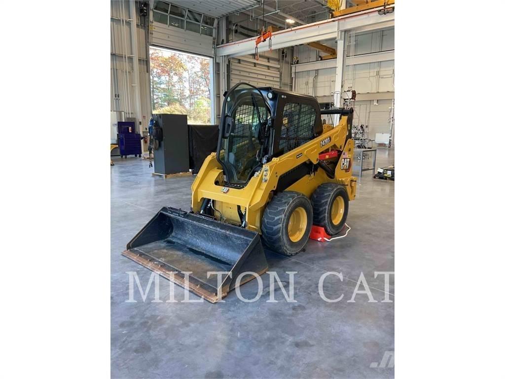 CAT 242D 3 Liukuohjatut kuormaajat