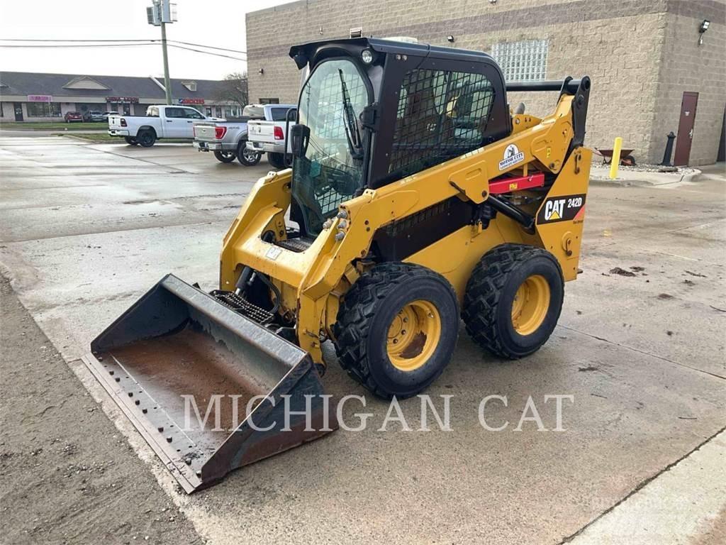 CAT 242D A2Q Liukuohjatut kuormaajat