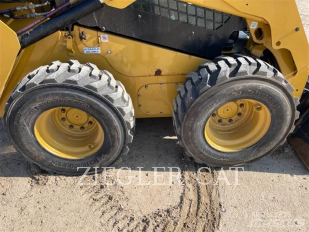 CAT 242D3 Liukuohjatut kuormaajat