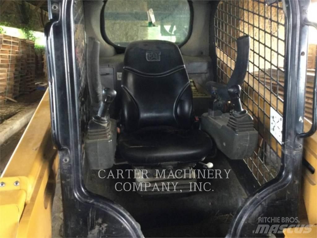 CAT 242D3 Liukuohjatut kuormaajat