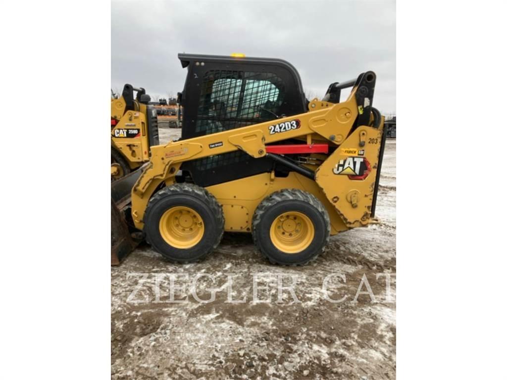 CAT 242D3 Liukuohjatut kuormaajat