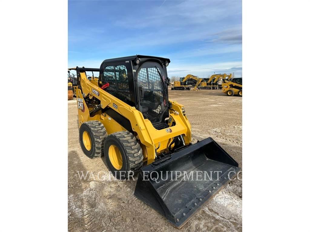 CAT 242D3 Liukuohjatut kuormaajat