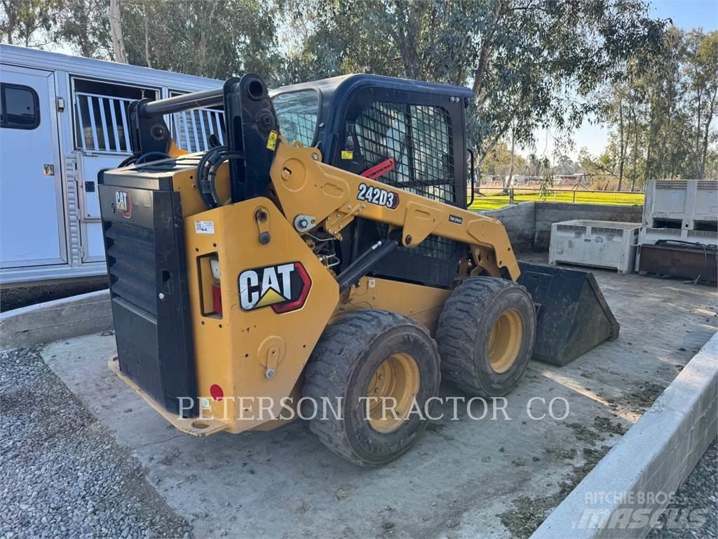 CAT 242D3 Liukuohjatut kuormaajat