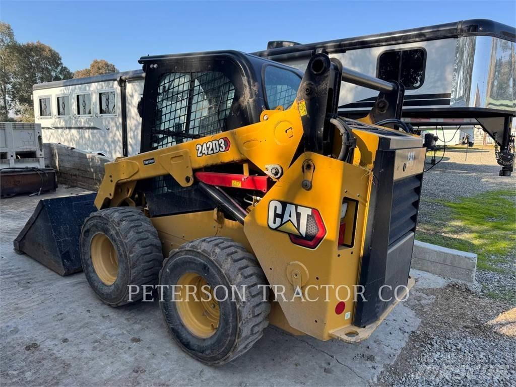 CAT 242D3 Liukuohjatut kuormaajat