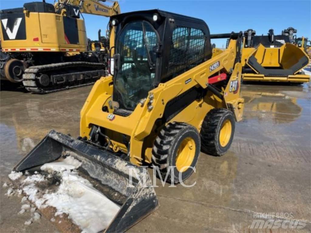 CAT 242D3 Liukuohjatut kuormaajat