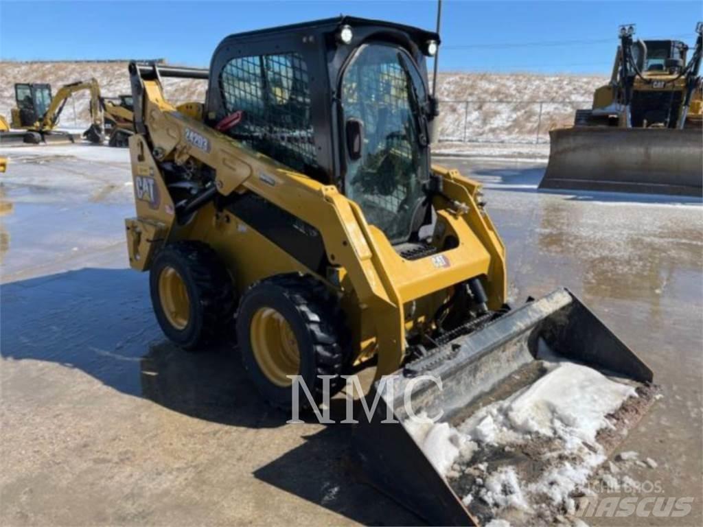 CAT 242D3 Liukuohjatut kuormaajat