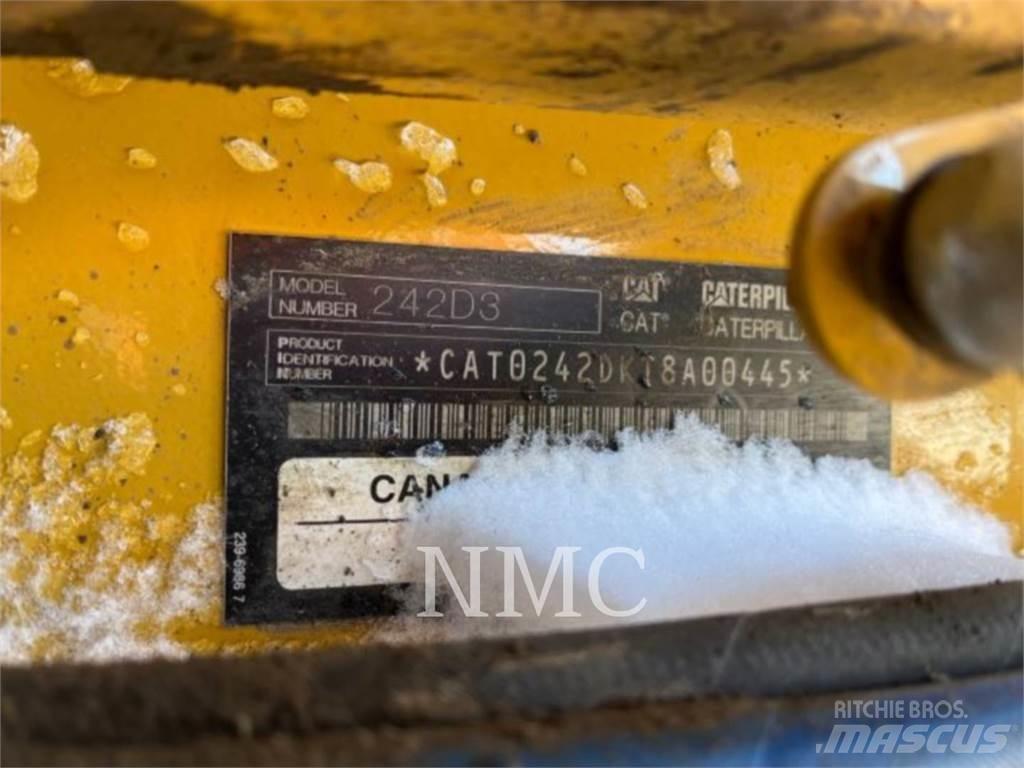 CAT 242D3 Liukuohjatut kuormaajat