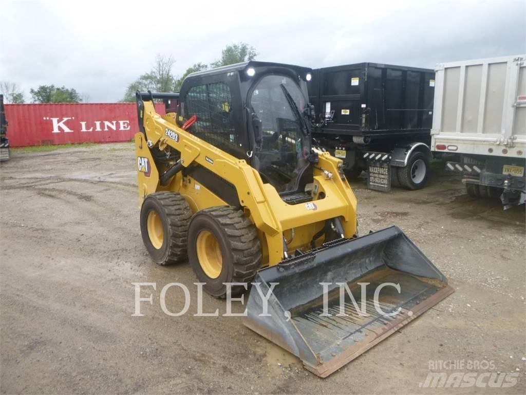 CAT 242D3 Liukuohjatut kuormaajat