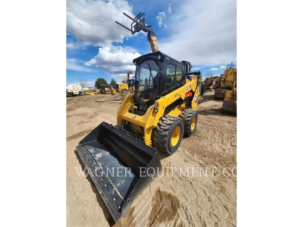 CAT 242D3 Liukuohjatut kuormaajat
