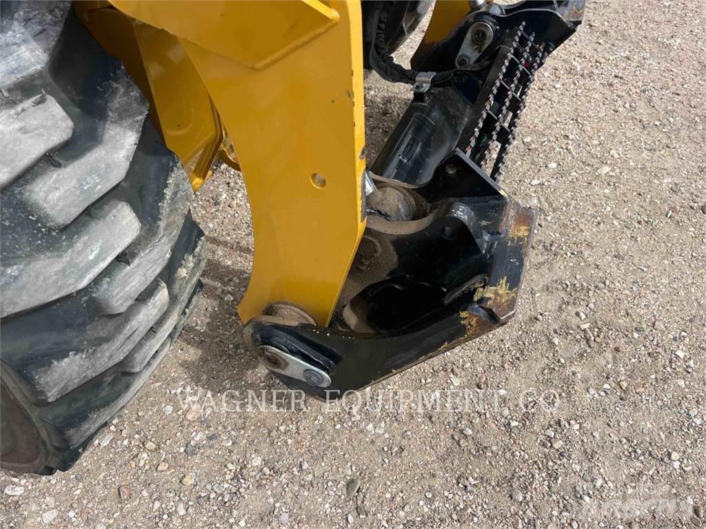CAT 242D3 Liukuohjatut kuormaajat