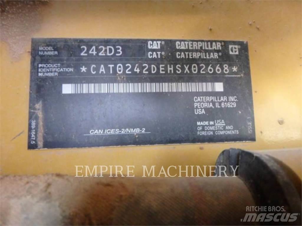 CAT 242D3 Liukuohjatut kuormaajat