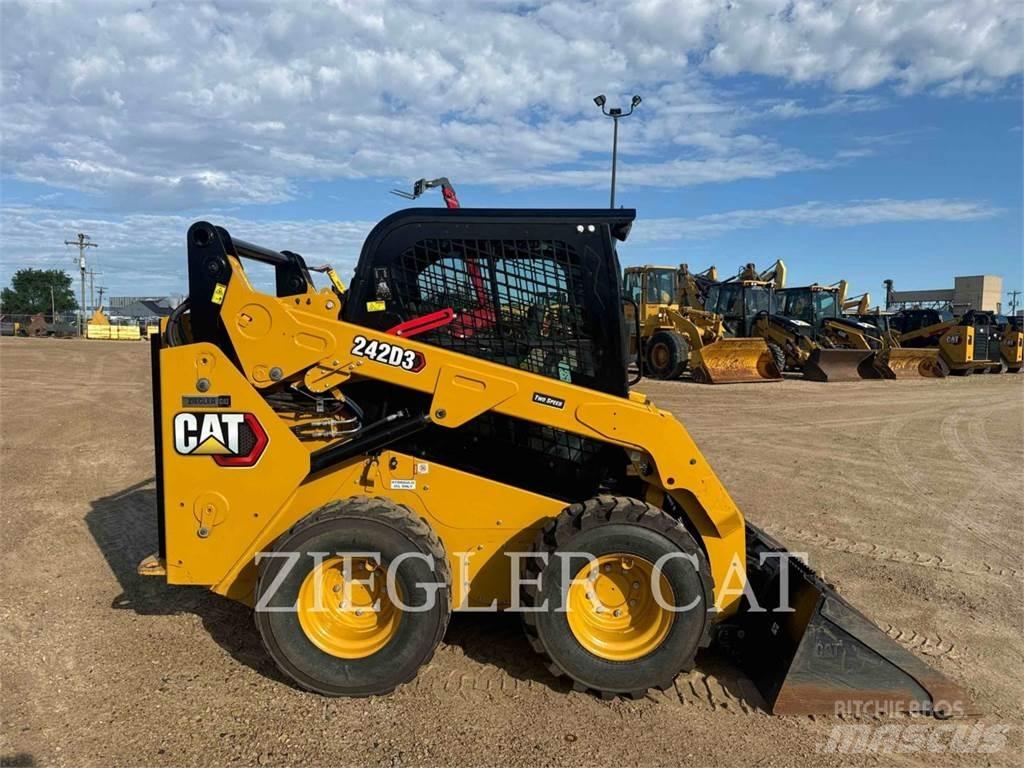 CAT 242D3 Liukuohjatut kuormaajat