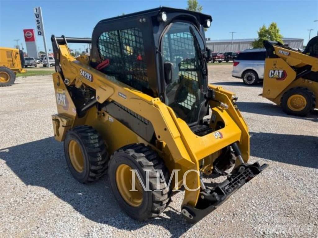 CAT 242D3 Liukuohjatut kuormaajat