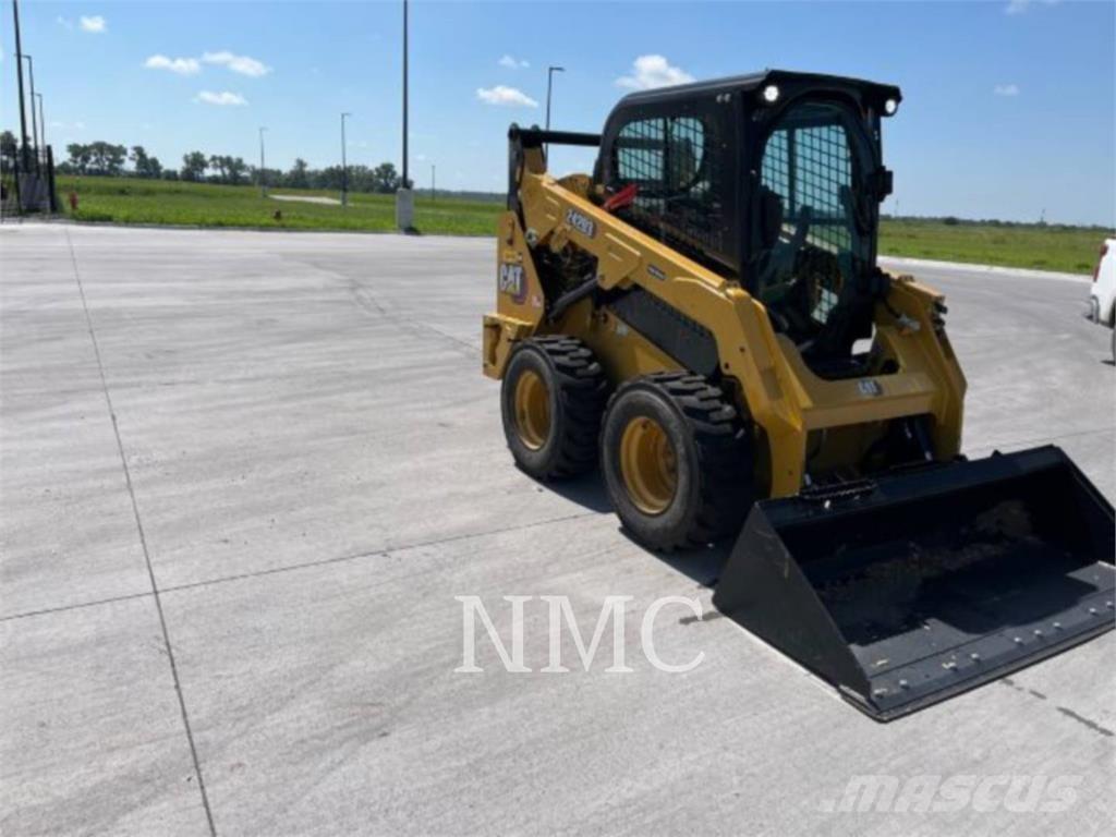 CAT 242D3 Liukuohjatut kuormaajat