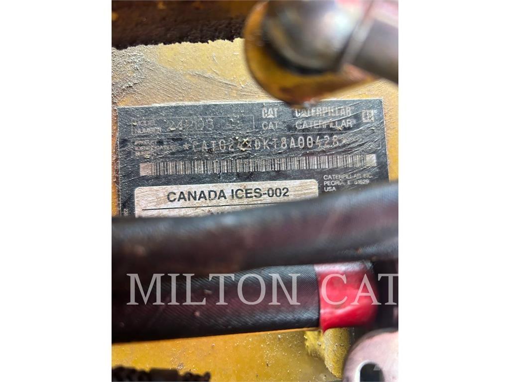 CAT 242D3 Liukuohjatut kuormaajat