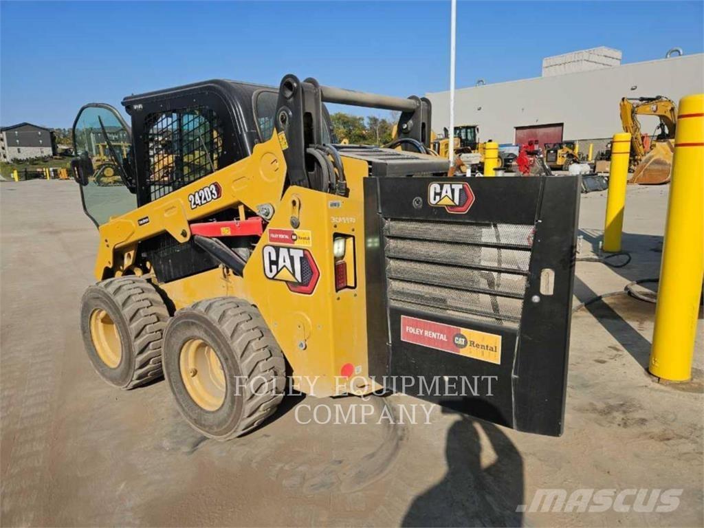 CAT 242D3STD2C Liukuohjatut kuormaajat