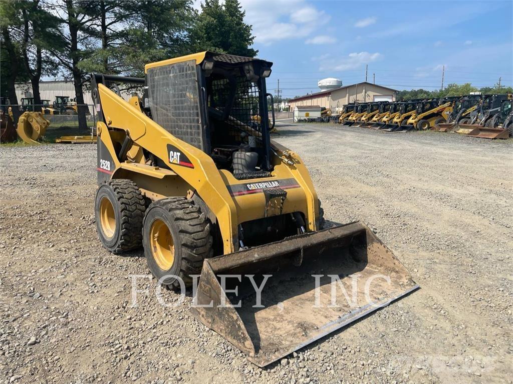 CAT 252B Liukuohjatut kuormaajat