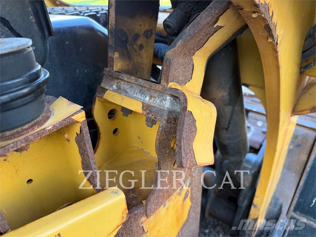 CAT 259D3 Telakuormaajat