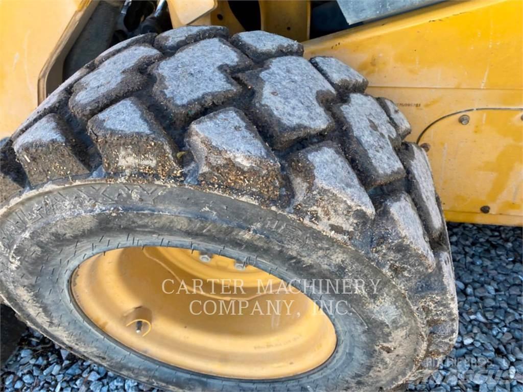 CAT 262C2 Liukuohjatut kuormaajat