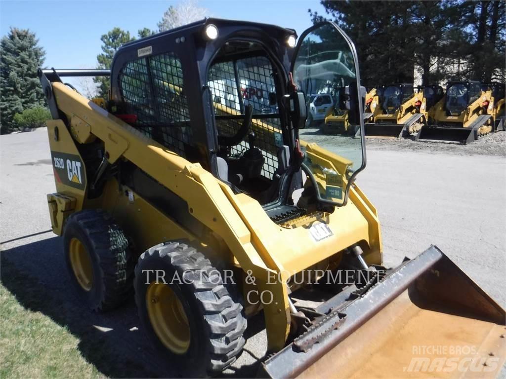 CAT 262D Liukuohjatut kuormaajat