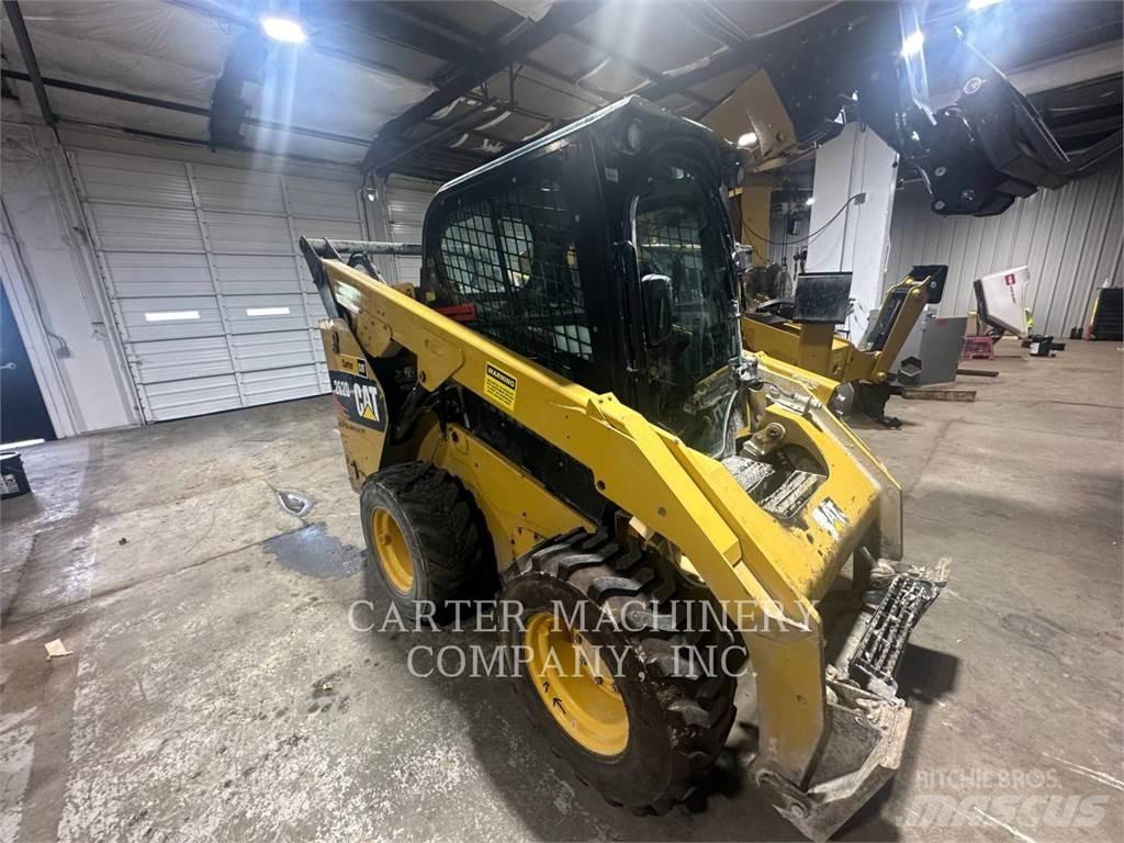 CAT 262D Liukuohjatut kuormaajat