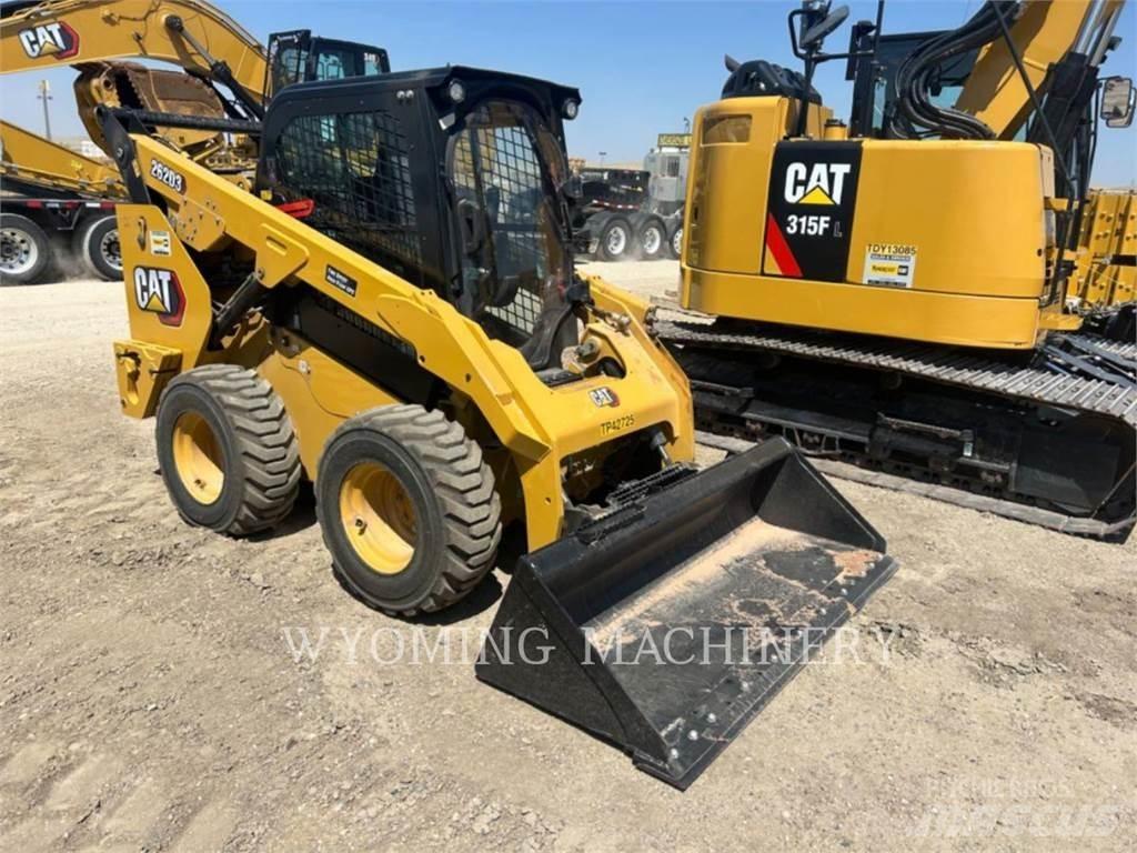 CAT 262D3 Liukuohjatut kuormaajat