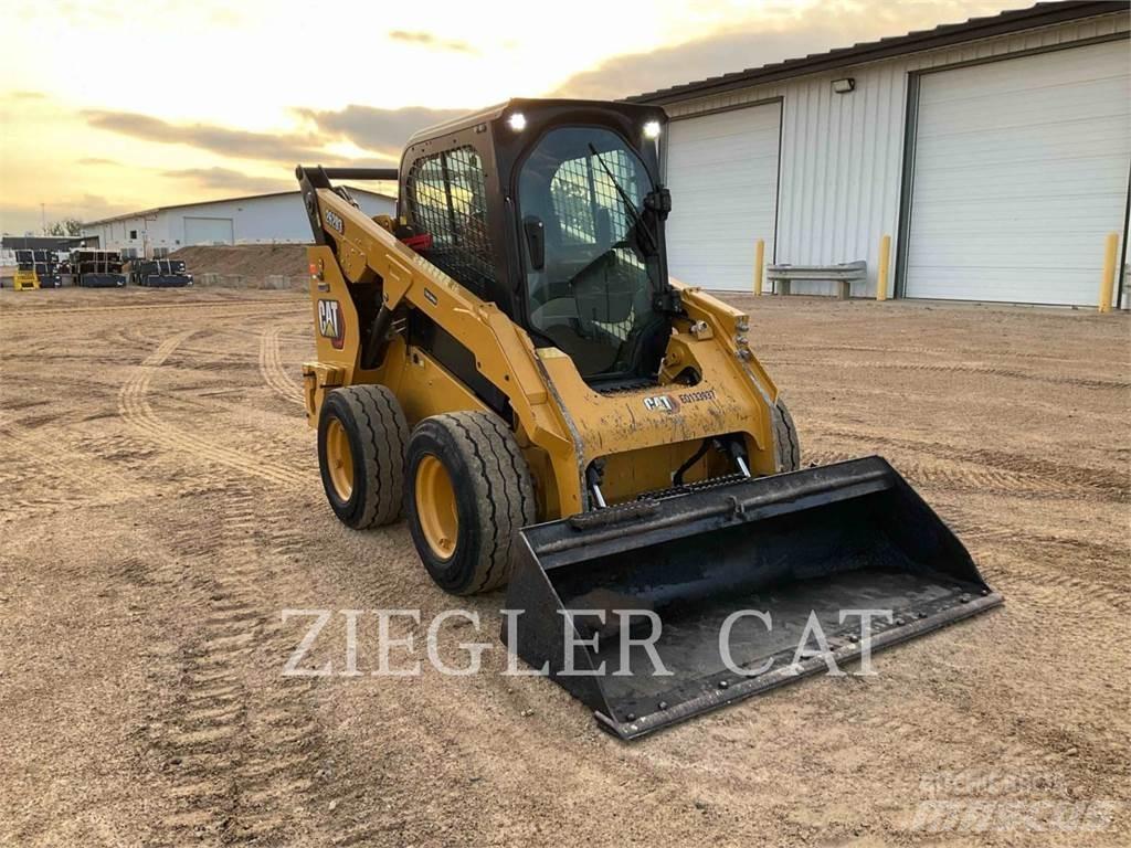 CAT 262D3 Liukuohjatut kuormaajat