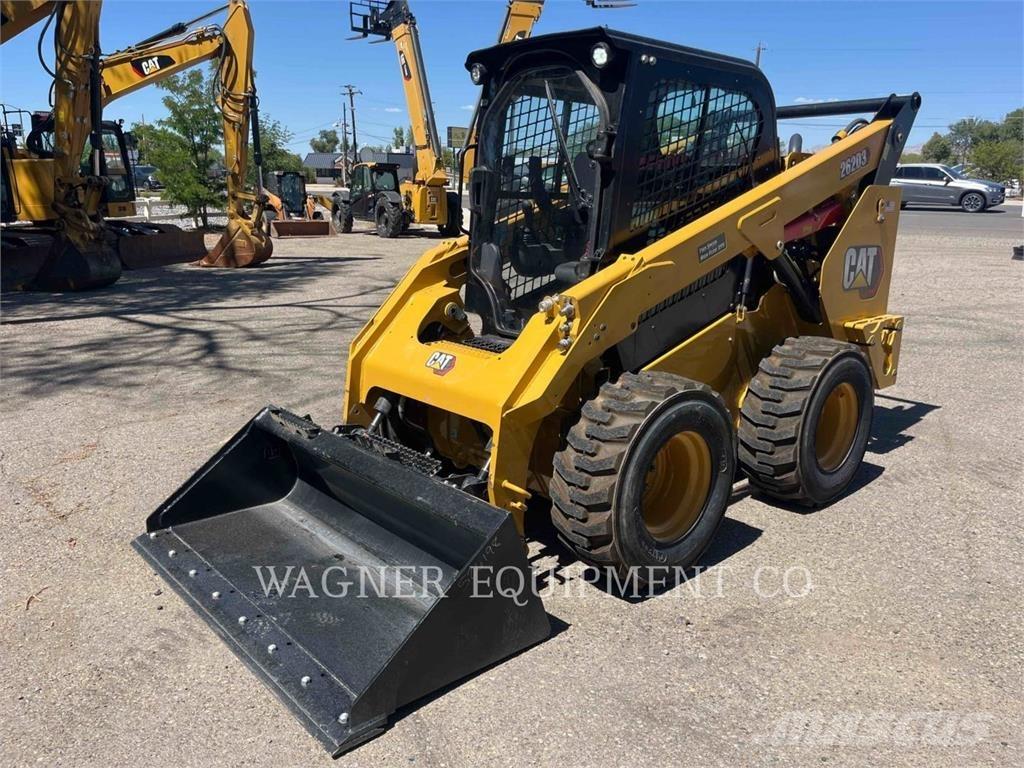 CAT 262D3 Liukuohjatut kuormaajat