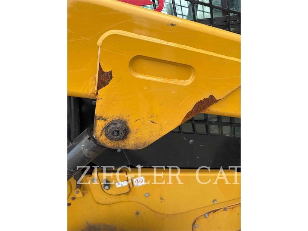 CAT 262D3 Liukuohjatut kuormaajat