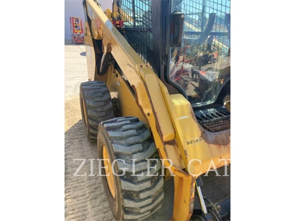 CAT 262D3 Liukuohjatut kuormaajat