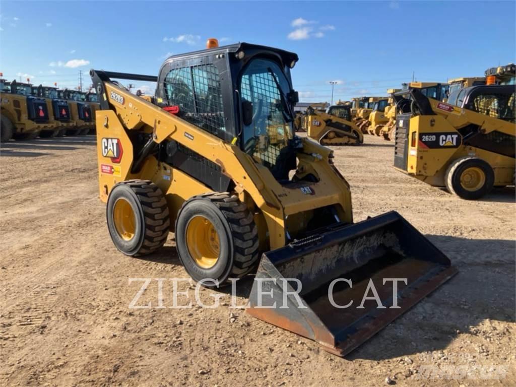 CAT 262D3 Liukuohjatut kuormaajat