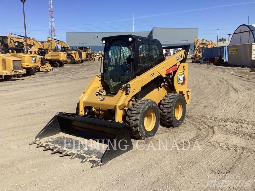 CAT 262D3 Liukuohjatut kuormaajat