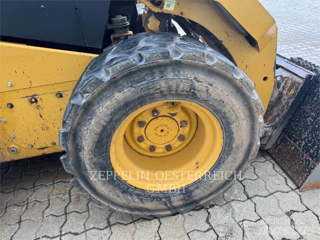 CAT 262D3 Liukuohjatut kuormaajat