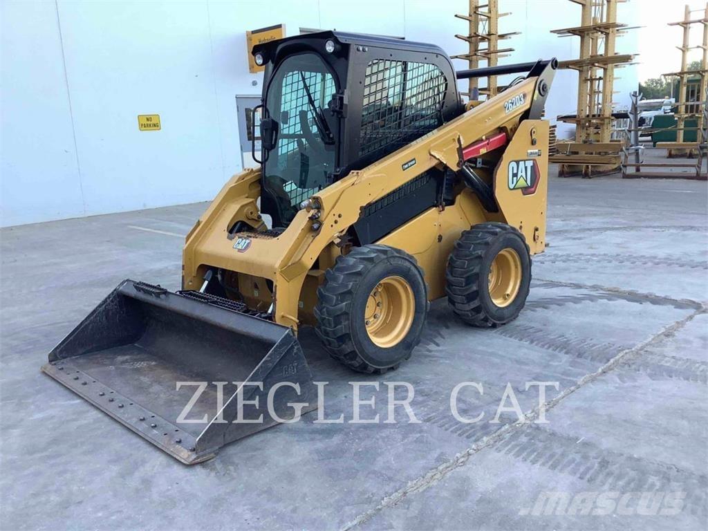 CAT 262D3 Liukuohjatut kuormaajat