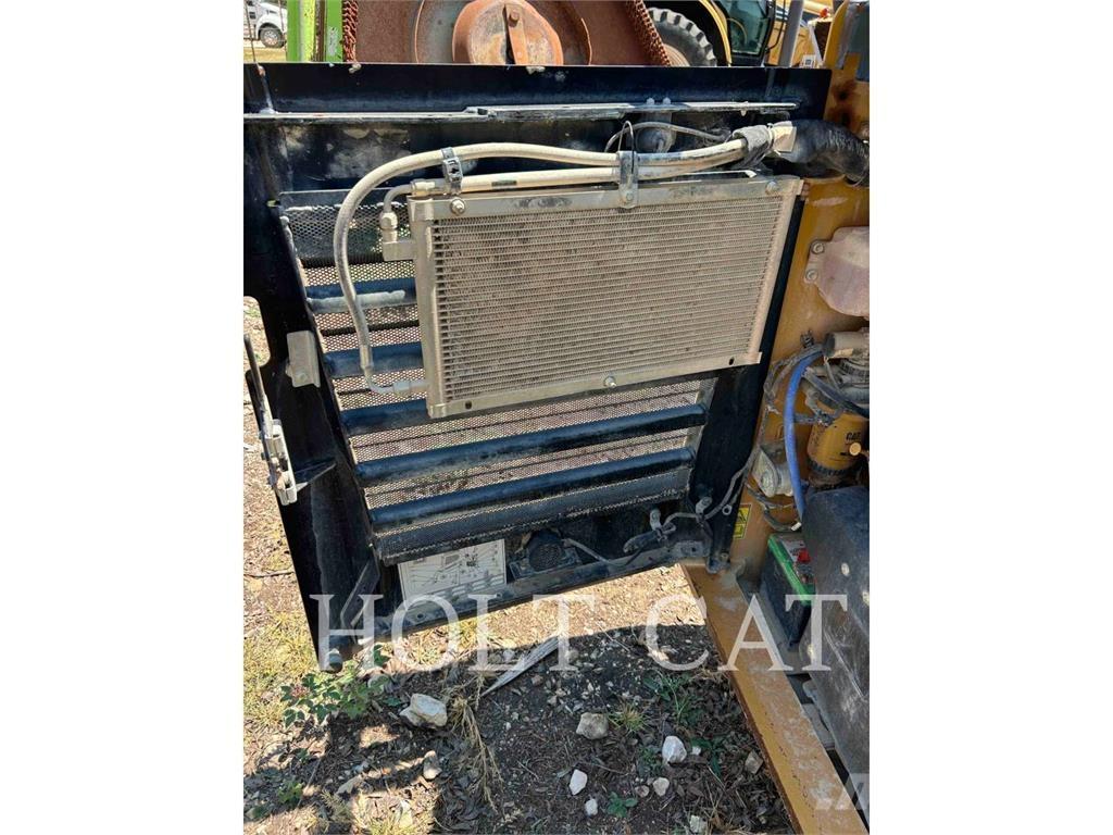 CAT 262D3 Liukuohjatut kuormaajat