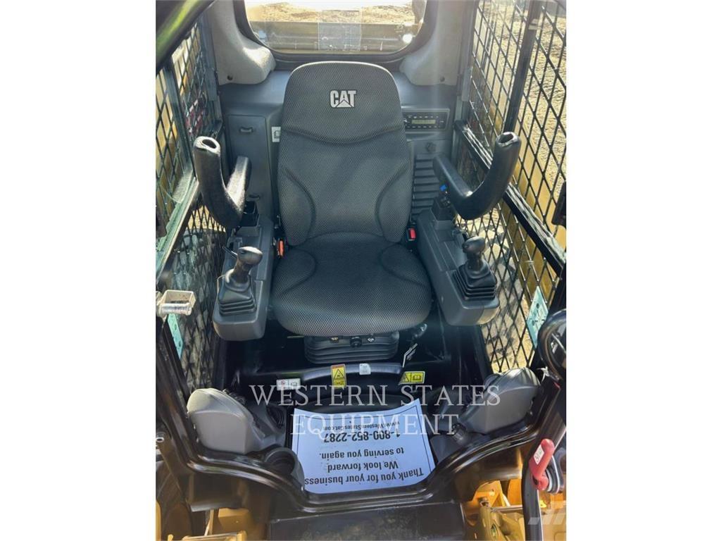 CAT 262D3 Liukuohjatut kuormaajat