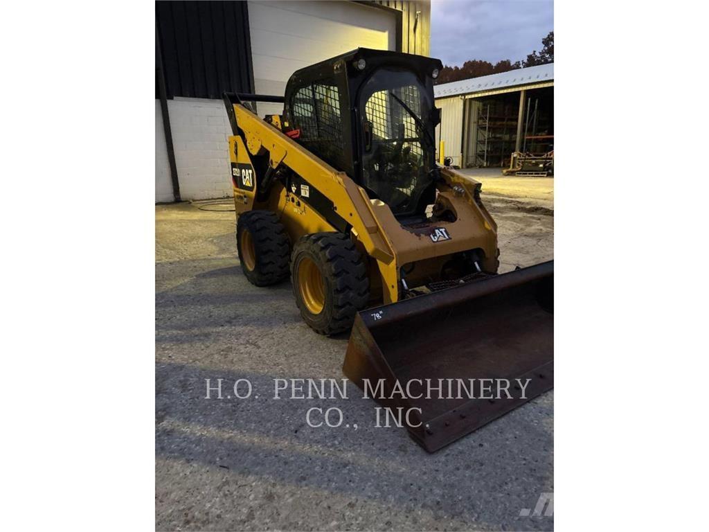 CAT 272D2 Liukuohjatut kuormaajat