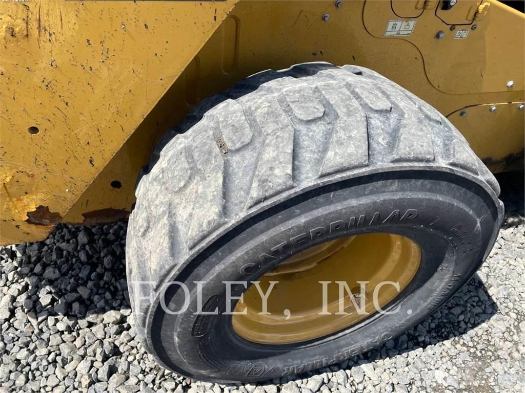 CAT 272D2XHP Liukuohjatut kuormaajat