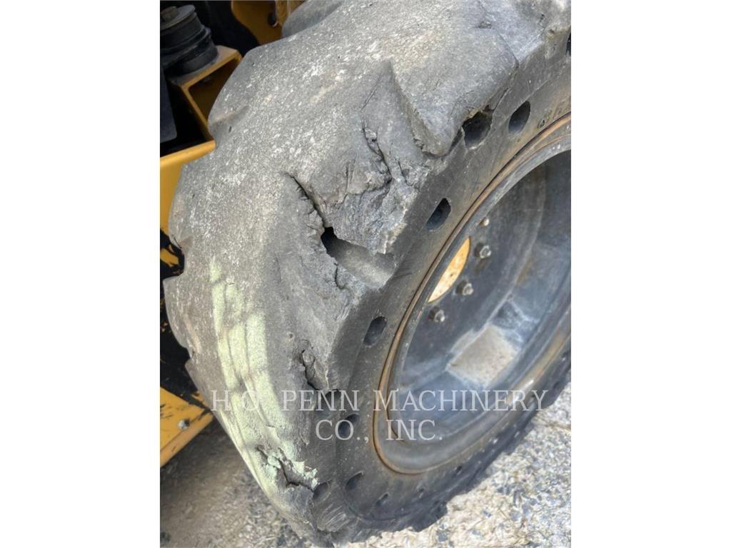 CAT 272D2XHP Liukuohjatut kuormaajat