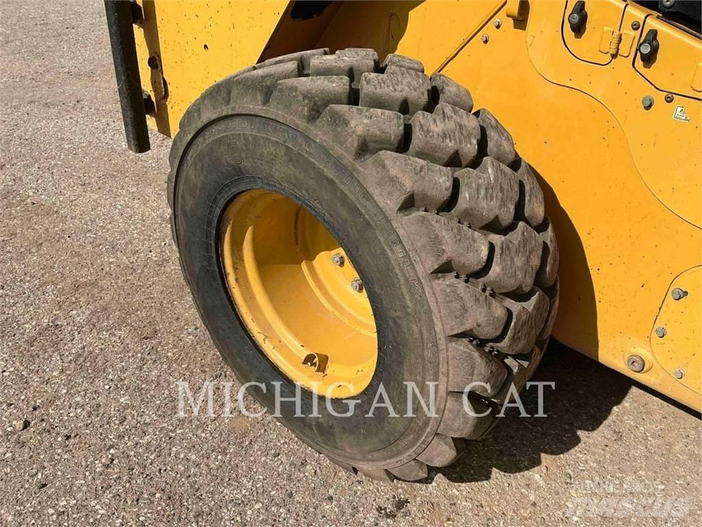 CAT 272D2XHP AQ Liukuohjatut kuormaajat