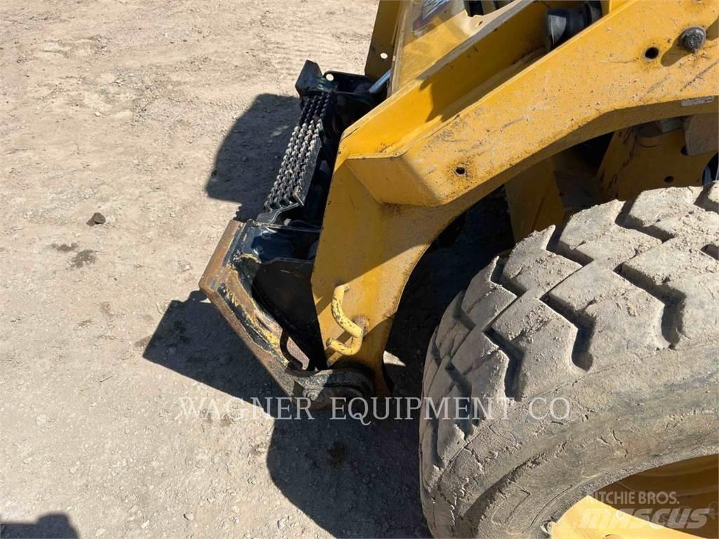 CAT 272D3 Liukuohjatut kuormaajat