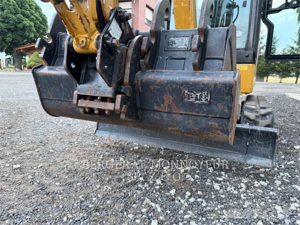 CAT 301.8 Telakaivukoneet