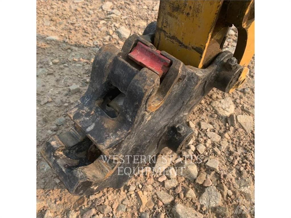CAT 302 Telakaivukoneet