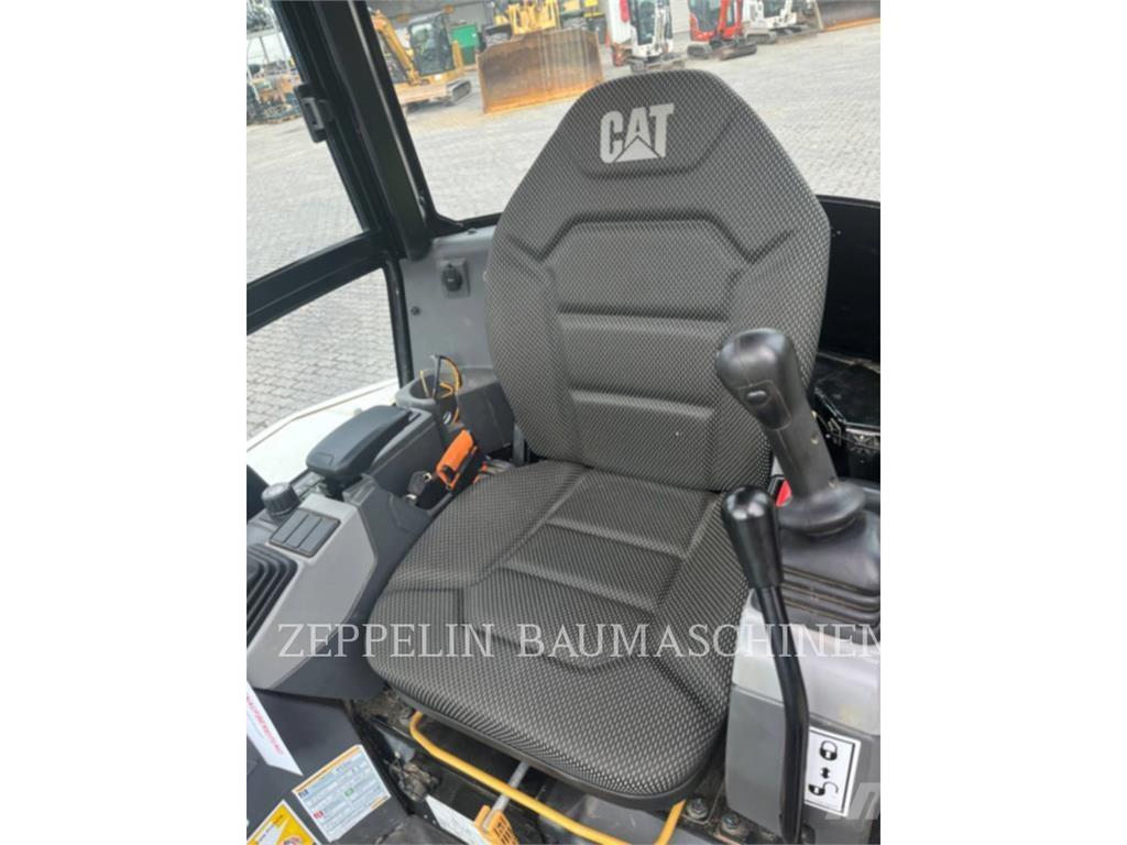 CAT 302.7CR-07 Telakaivukoneet