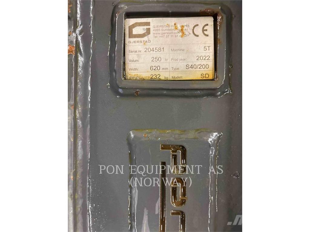 CAT 30507CR Telakaivukoneet