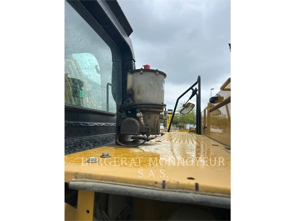 CAT 320 Telakaivukoneet
