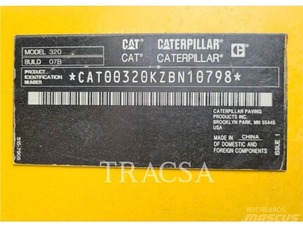 CAT 320 Telakaivukoneet