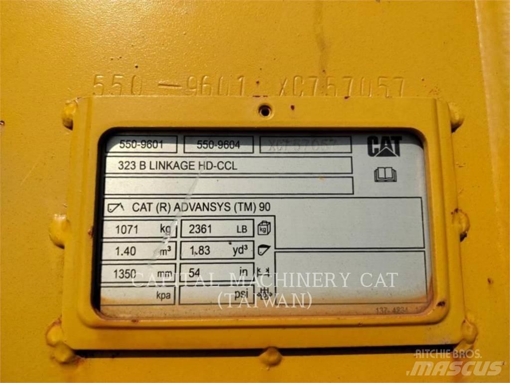 CAT 323 Kauhat