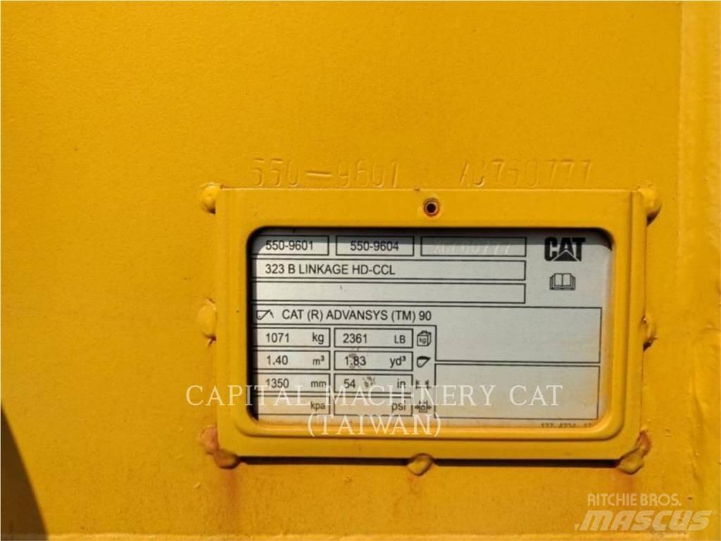 CAT 323 Kauhat